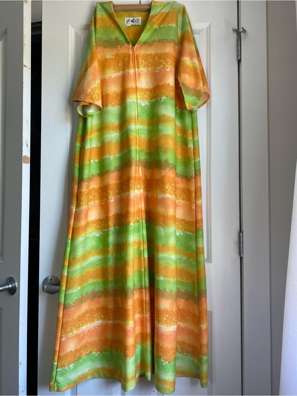 Vintage-Inspired Green & Orange Wave Maxi Dress
